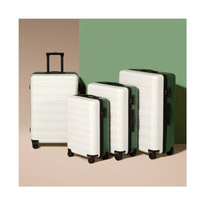 Чемодан NINETYGO Rhine Luggage -24" -White+Green